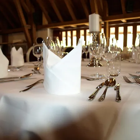 فندق Romantik Chateau Salavaux Vully-les-Lacs